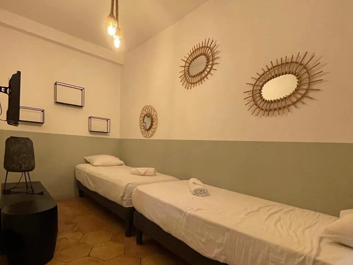 Residence Les Hauts De Saint Charles Marsella 0*,